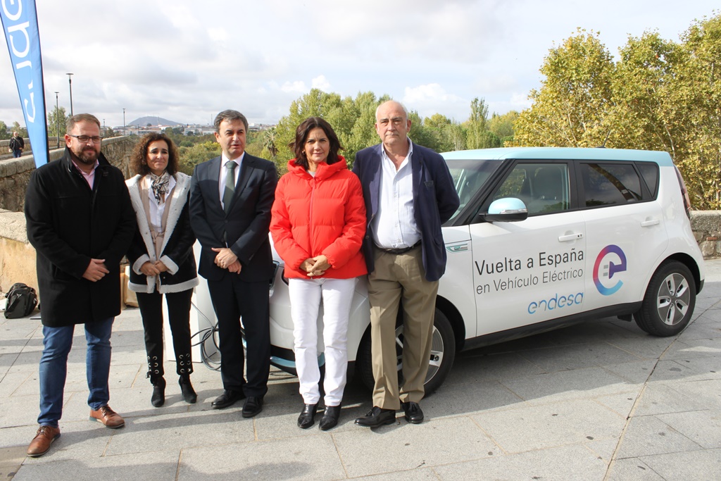 La ciudad de Mérida ha sido inicio de etapa de la II Vuelta a España en vehículo eléctrico