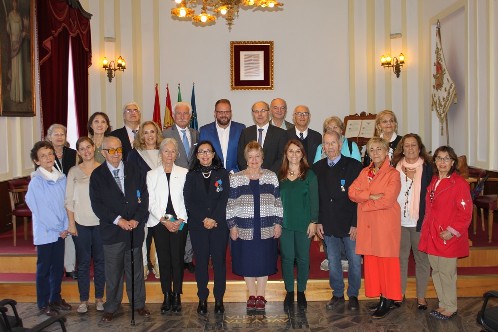 El alcalde recibe a la Orden del Mérito Francés en España y a la Asociación de Mujeres Avenir