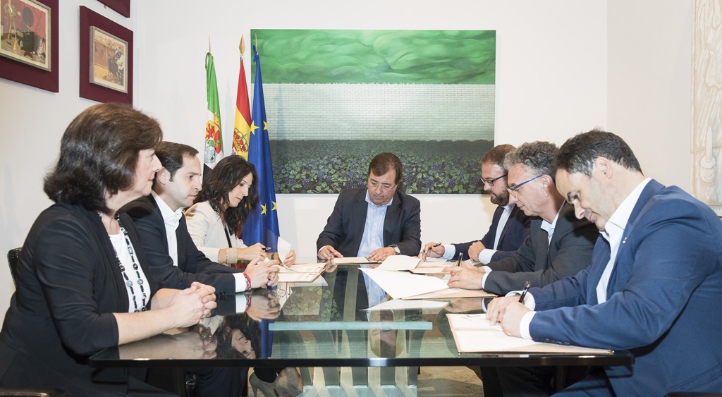Firmado el protocolo de actuación para el traspaso del Conservatorio a la Junta de Extremadura