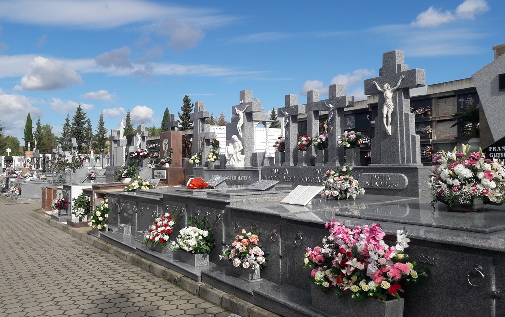 El cementerio ya dispone de 17 panteones construidos y 56 parcelas nuevas para construirlos nuevos