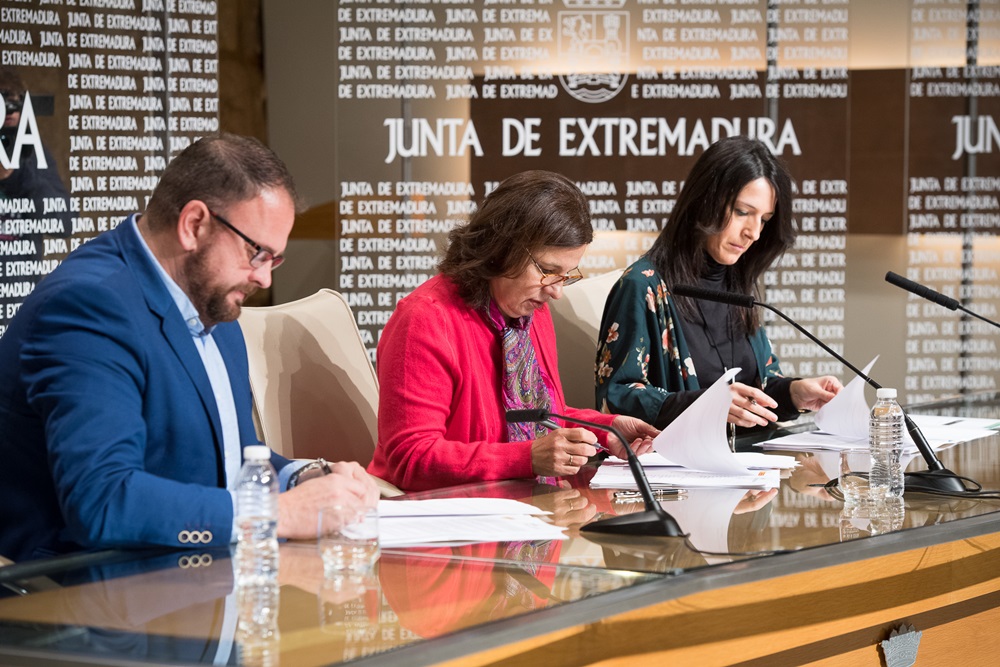Firmado el convenio de traspaso del Conservatorio a la Junta de Extremadura que entra en vigor el 1 de enero