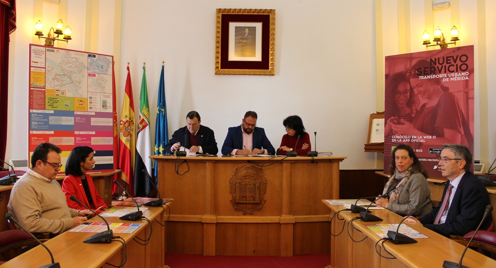 El Ayuntamiento y Vectalia firman un nuevo contrato que supondrá una importante mejora del Servicio de Transporte Urbano