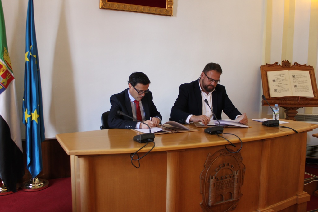 Firmado un convenio entre Diputación y Ayuntamiento para la reforma de las pistas de atletismo del Diocles