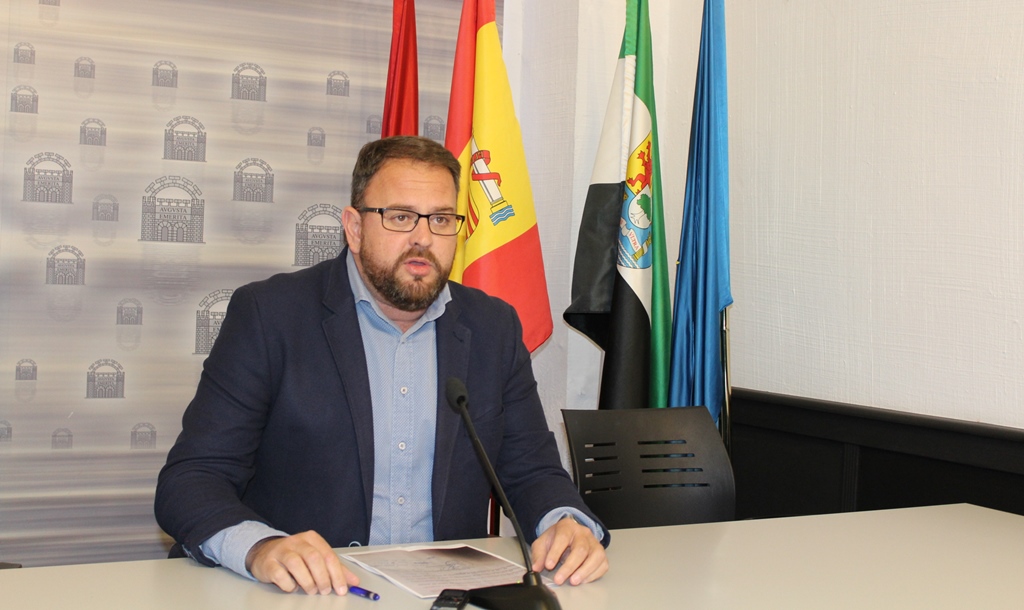 El alcalde Antonio Rodríguez Osuna, en rueda de prensa
