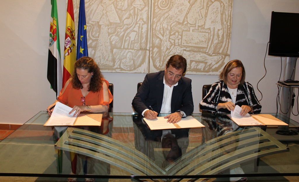Firma del convenio entre Ayuntamiento, Junta y CSIC