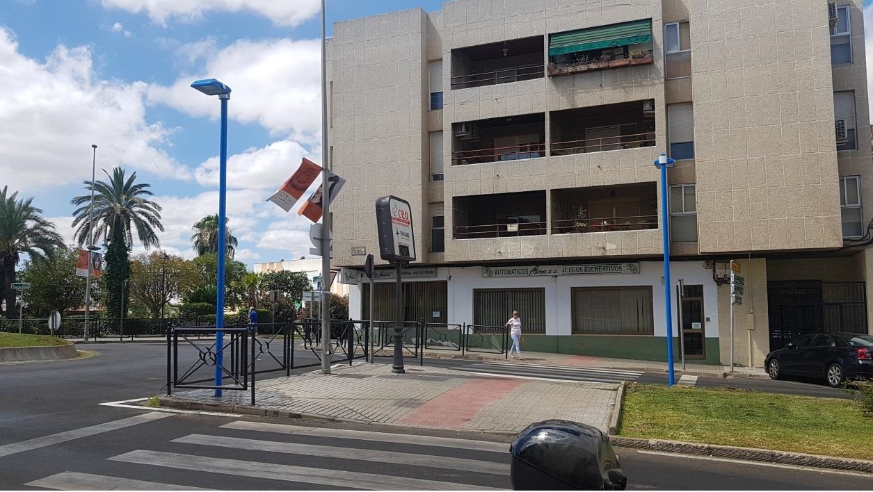 Paso de peatones iluminado en Calle Oviedo