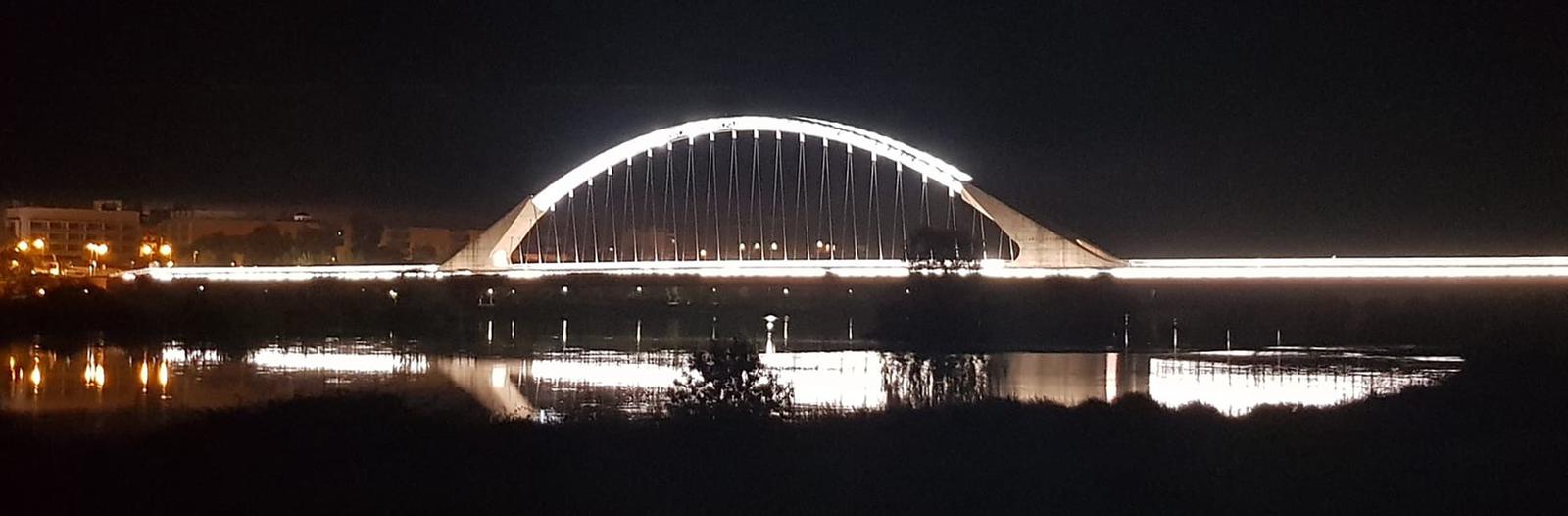 Finaliza la segunda fase de reposición de iluminación LED del Puente Lusitania