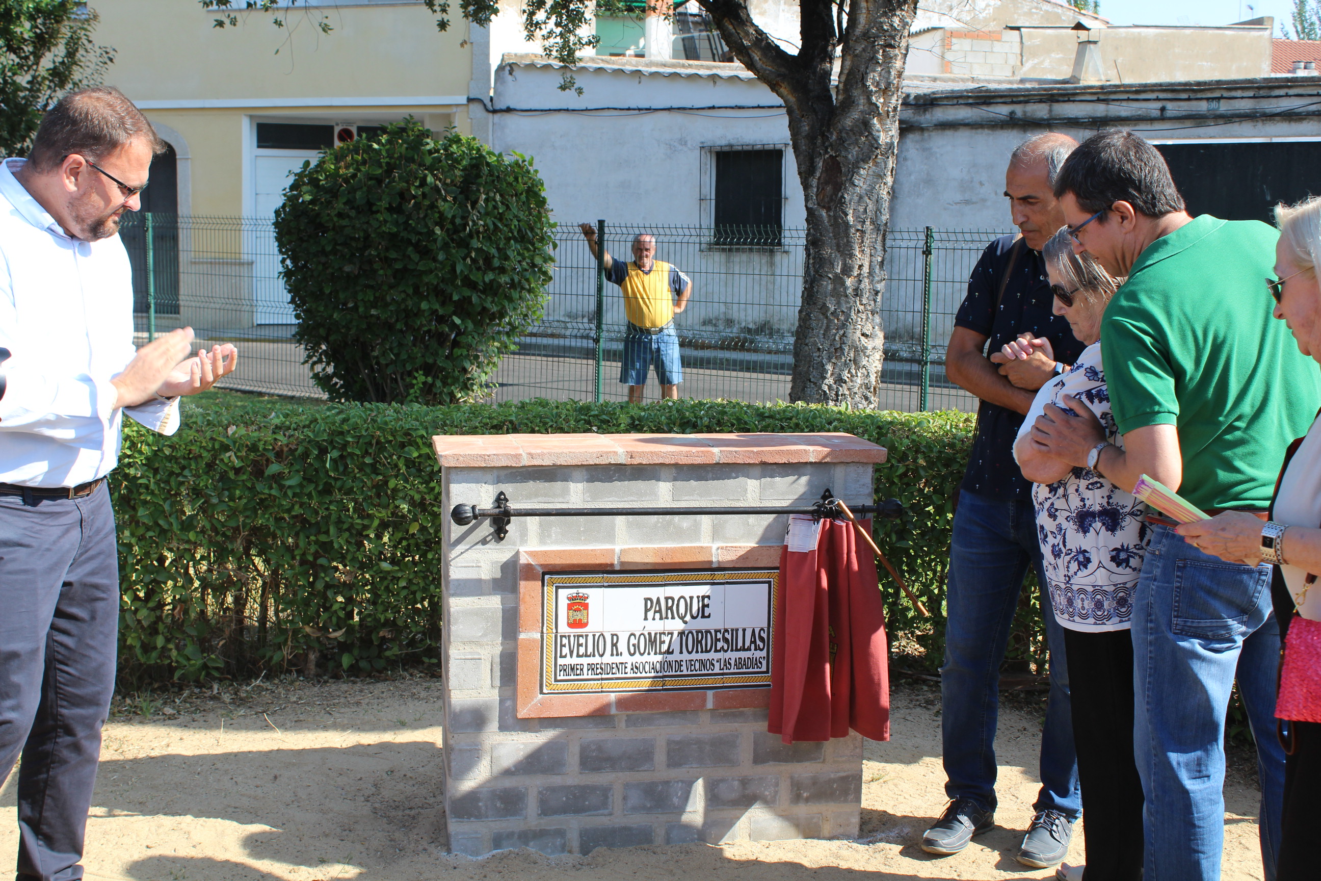 Placa en homenaje a Evelio Gómez