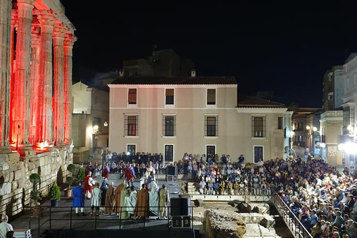 Cientos de emeritenses recorrieron por primera vez el Via Martyrum de Santa Eulalia