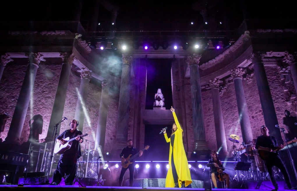 VANESA MARTIN STONE AND MUSIC