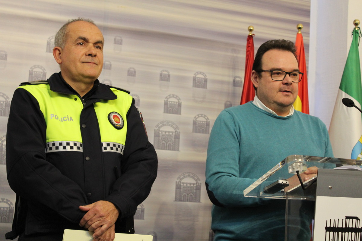 El delegado Marco Antonio Guijarro y el nuevo director del CEVIMER, Miguel Ángel Paredes Porro