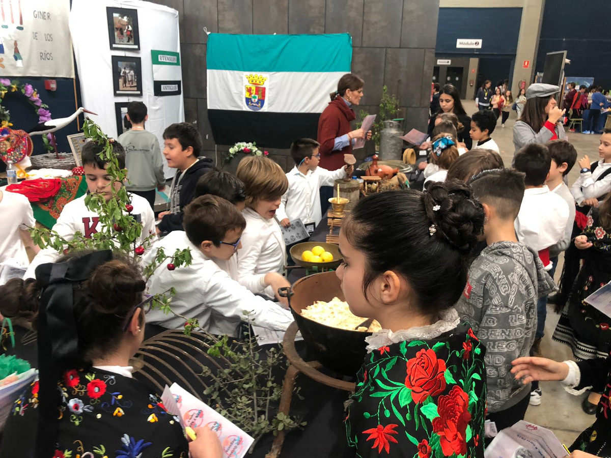 Setecientos alumnos participan en la Semana de Extremadura en la Escuela