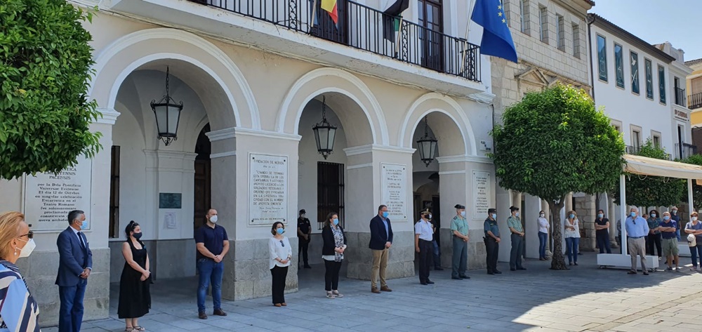 El Ayuntamiento celebra dos actos en recuerdo a los fallecidos por el covid- 19 y en agradecimiento a los emeritenses