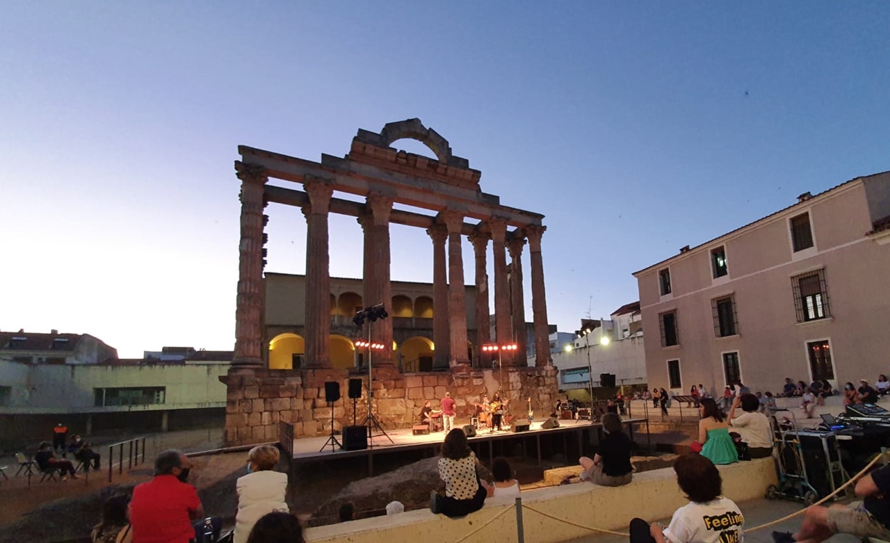 La Feria del Libro ofrecerá cada día actuaciones musicales en el escenario del Templo de Diana