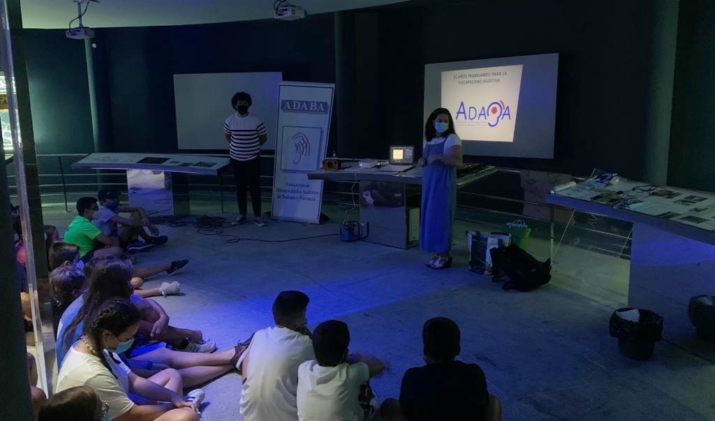 El campamento “Proserpina Adolescente” dedica su día hacia las personas con diversidad funcional a las personas sordas