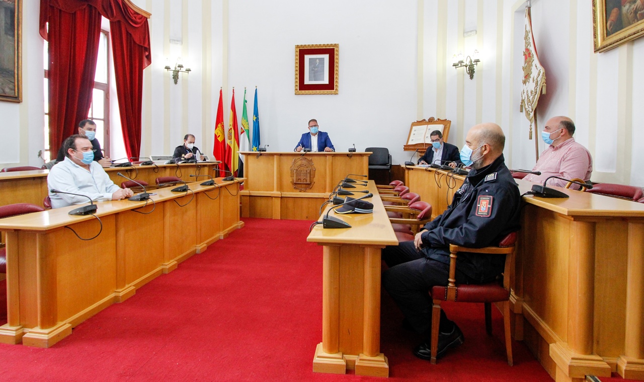 El alcalde de Mérida convoca una Mesa Técnica de Seguridad para coordinar las labores de la Policía ante la situación “crítica” por el aumento de casos en los últimos días