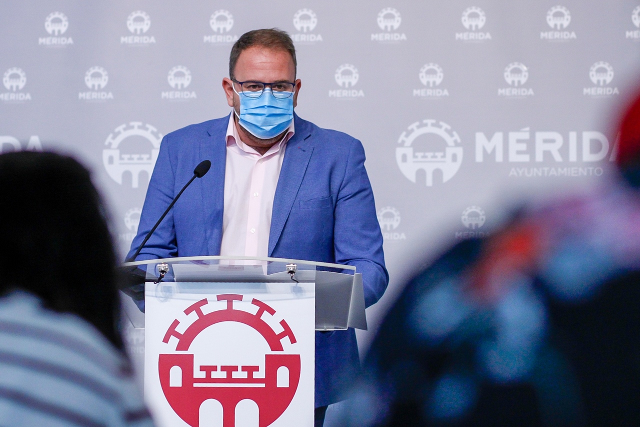 El alcalde Antonio Rodríguez Osuna, en rueda de prensa