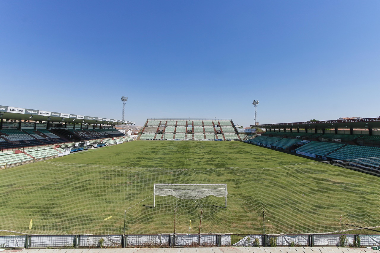 Aprueban el cambio de nombre del Estadio Municipal de fútbol atendiendo la petición del Mérida AD