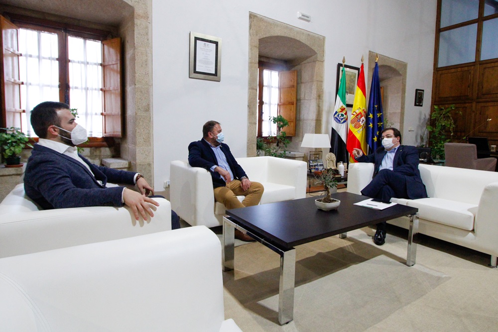 recepción presidente a alcalde de Mérida y Cáceres