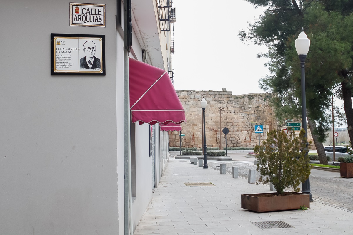 Placa en calle Arquitas