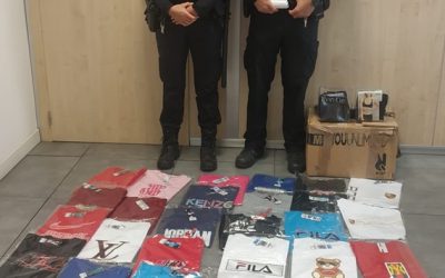 La Policía Local requisa ropa falsificada en el Mercadillo