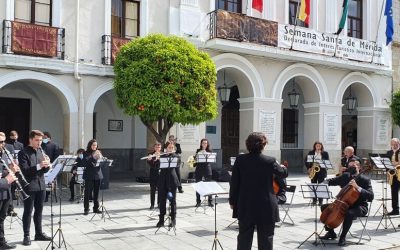 La Banda de Música, en la calle Santa Eulalia con una muestra de canciones populares y navideñas