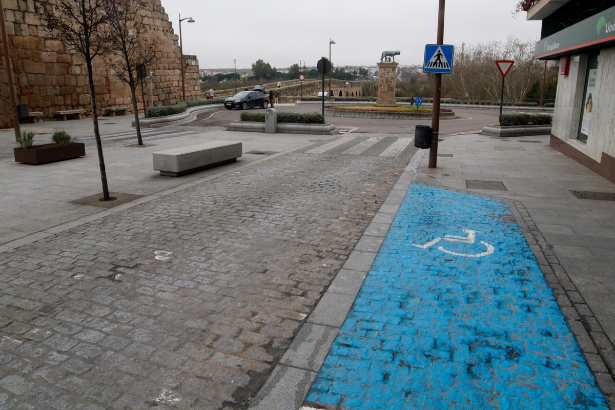 Foto aparcamiento reservado en calle El Puente