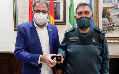El Alcalde recibe al Capitán de la Guardia Civil, José Fernández Beltrán, que se despide de la ciudad