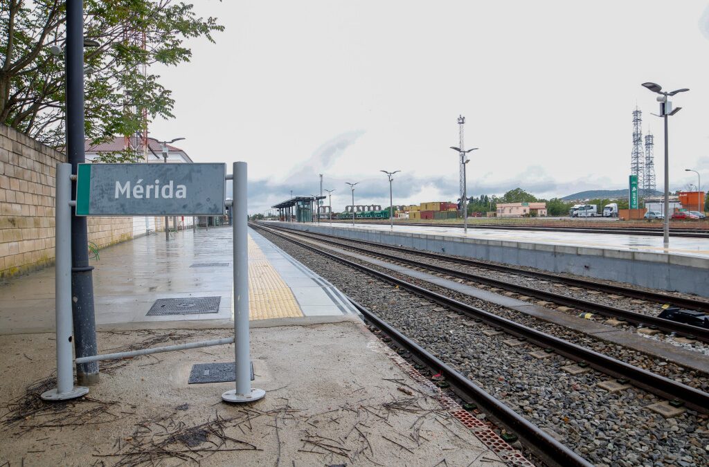 Mérida contará con una pasarela urbana de uso peatonal y con carril bici sobre las vías de la estación de ferrocarril