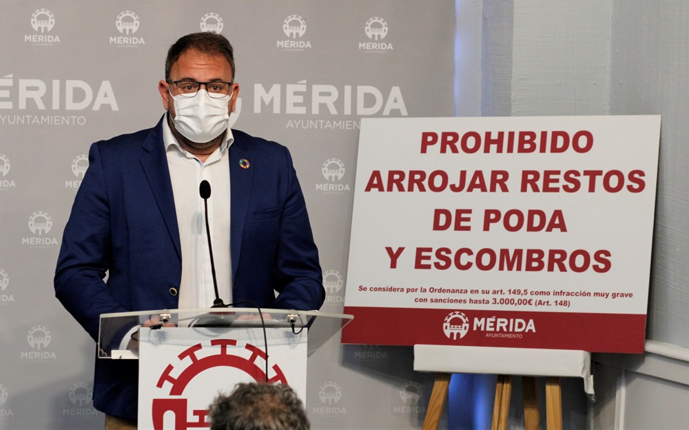 Alcalde en rueda de prensa sobre escombreras