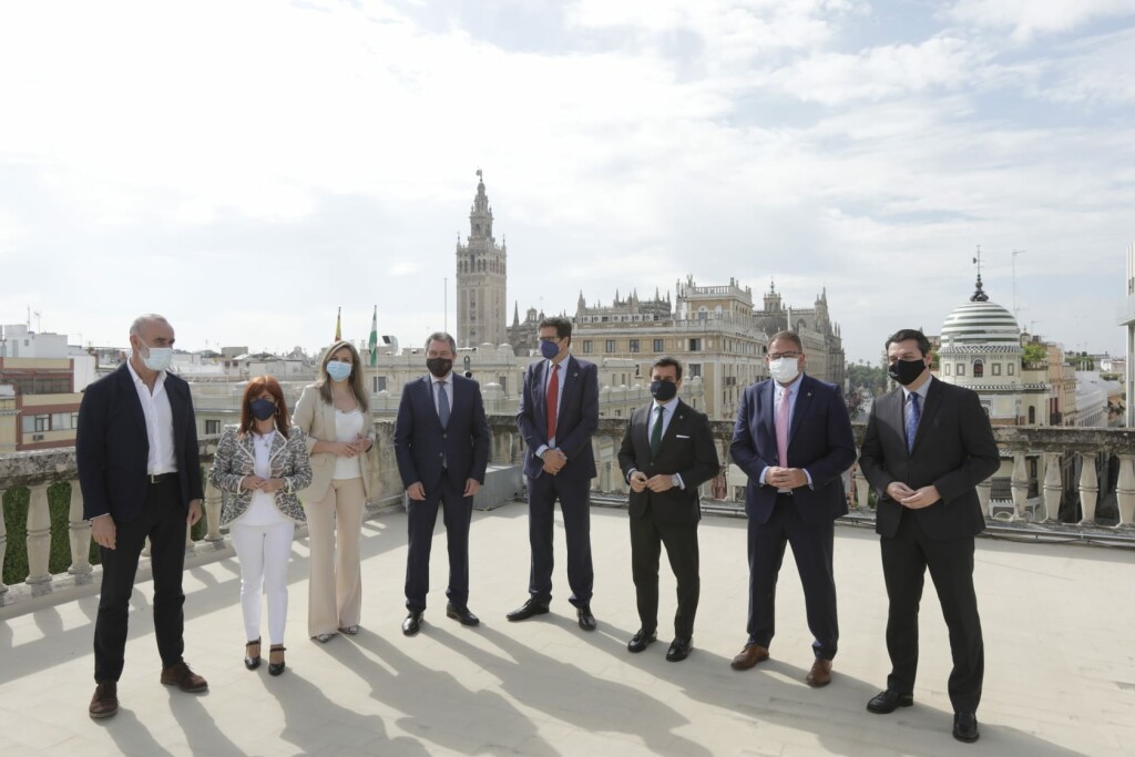 Alcaldes del GCPHE con el presidente de Paradores en Sevilla