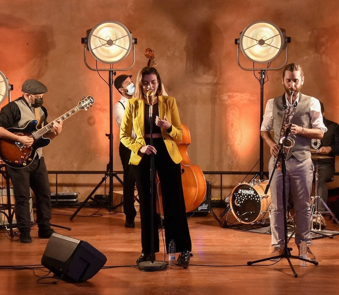 swing-ton-ni-song-aurora-samino2