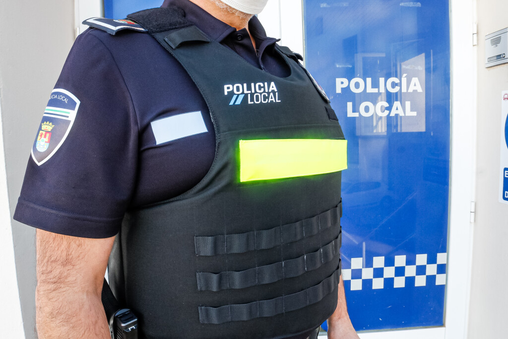 La Policía Local dispone ya de 72 nuevos chalecos antibalas