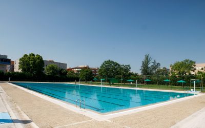 La delegación de Deportes informa que aún quedan plazas libres para los cursos de natación de verano