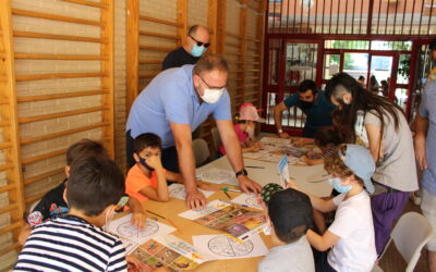 El alcalde visita a los niños y niñas que participan en los campamentos de Robótica y Naturaleza “Mérida en Verde”