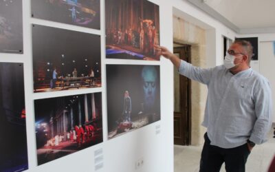Rodríguez Osuna visita la exposición “Koilon” e invita a la ciudadanía emeritense a acercarse a disfrutar de “recuerdos que forman parte del patrimonio de la ciudad de Mérida”