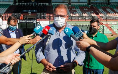 Rodríguez Osuna anuncia la renovación de los asientos de Tribuna y Preferencia del Estadio Romano y el cambio del césped