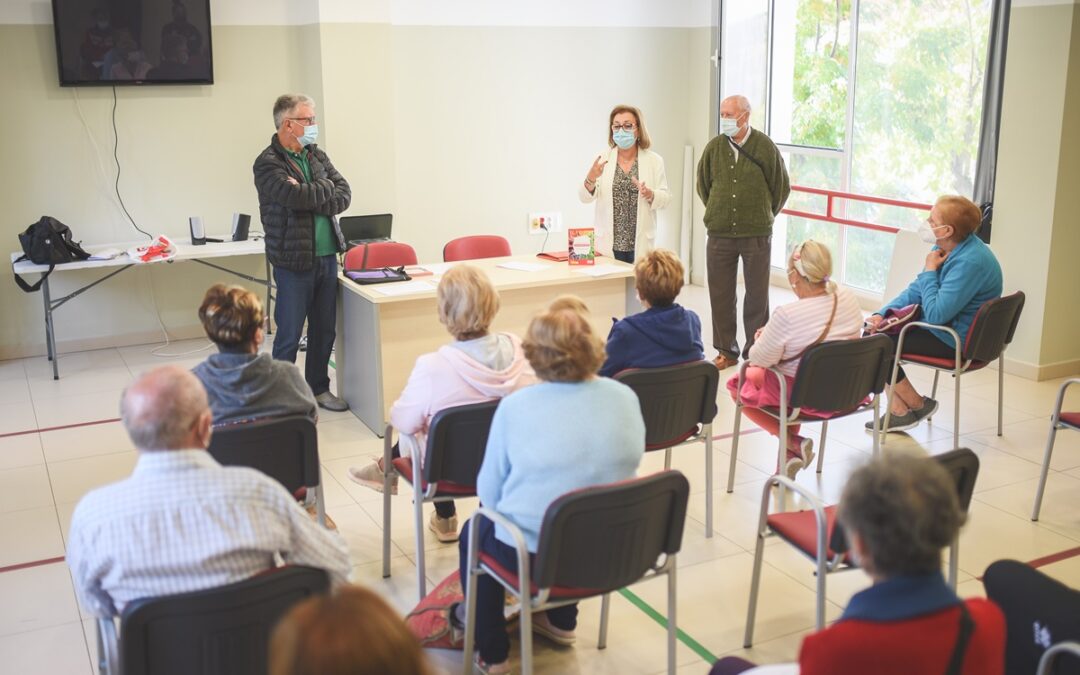 Charlas sobre alimentación saludable en el Hogar de Mayores de la Zona Sur