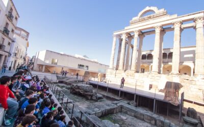 Encuentro literario en el Templo de Diana con 200 escolares de Primaria