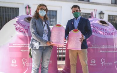 Ecovidrio instala dos iglús de color rosa para reciclaje dentro de la campaña “Recicla vidrio por ellas”
