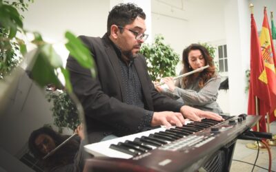 Un concierto acústico de flauta travesera y piano abre la Feria Chica en el Patio del Ayuntamiento
