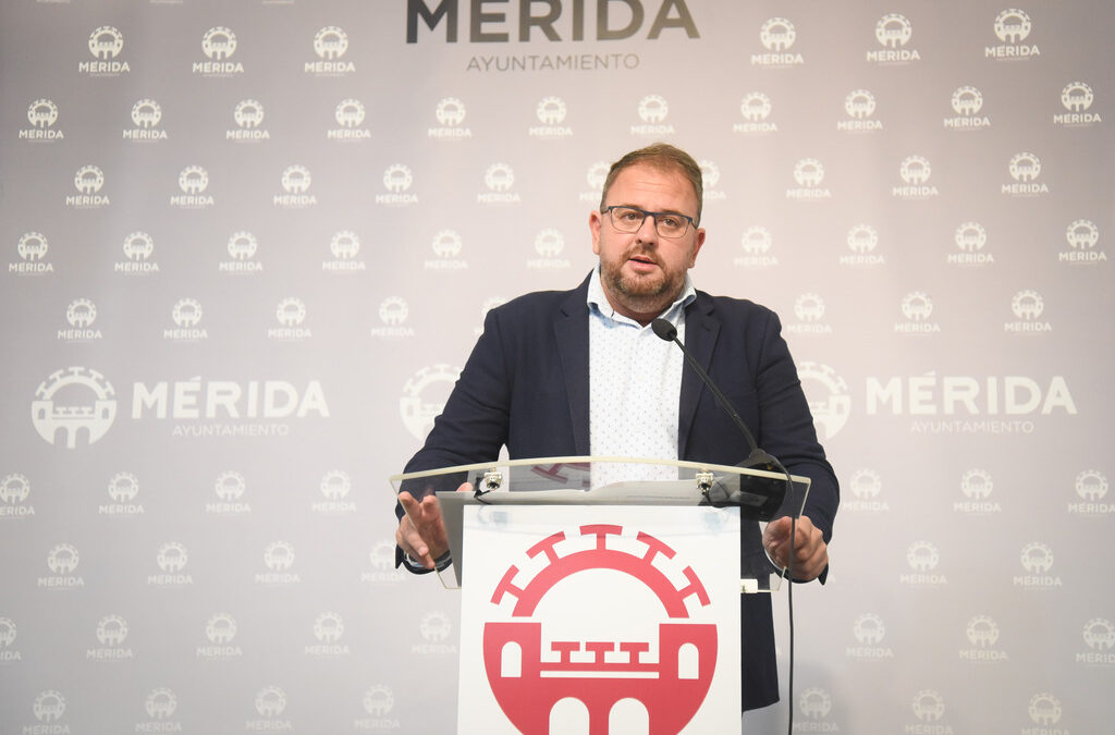 El alcalde de Mérida solicita al Estado mecanismos que permitan a los ayuntamientos recuperar el ingreso del impuesto de plusvalías y una mejora de la financiación local