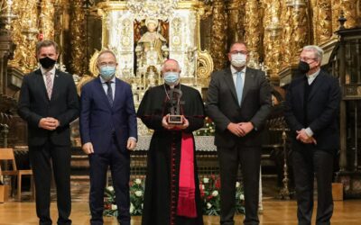 Rodríguez Osuna entrega el Premio Patrimonio a la Fundación Catedral Santiago de Compostela