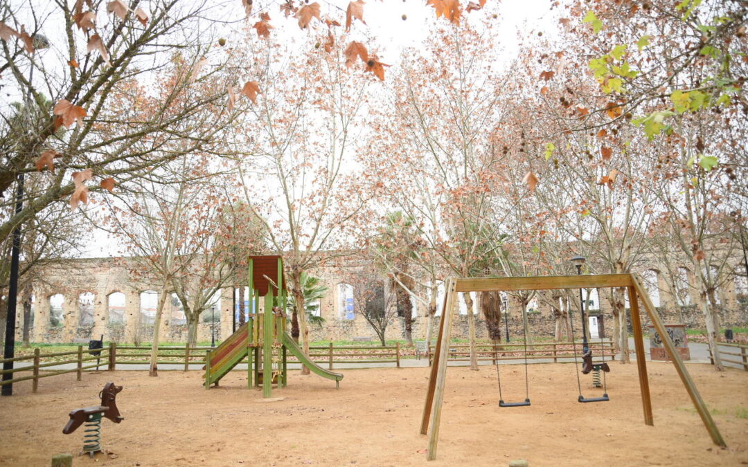 El parque junto al acueducto de San Lázaro contará con mejoras en las zonas verdes, nuevo riego, área de juegos infantiles, nueva pavimentación y mobiliario urbano