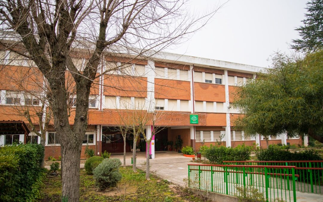 El alcalde ha solicitado a la Junta el traslado del Centro de Educación de Personas Adultas al Juan XXIII para dinamizar este edificio público y dotar al barrio de servicios educativos