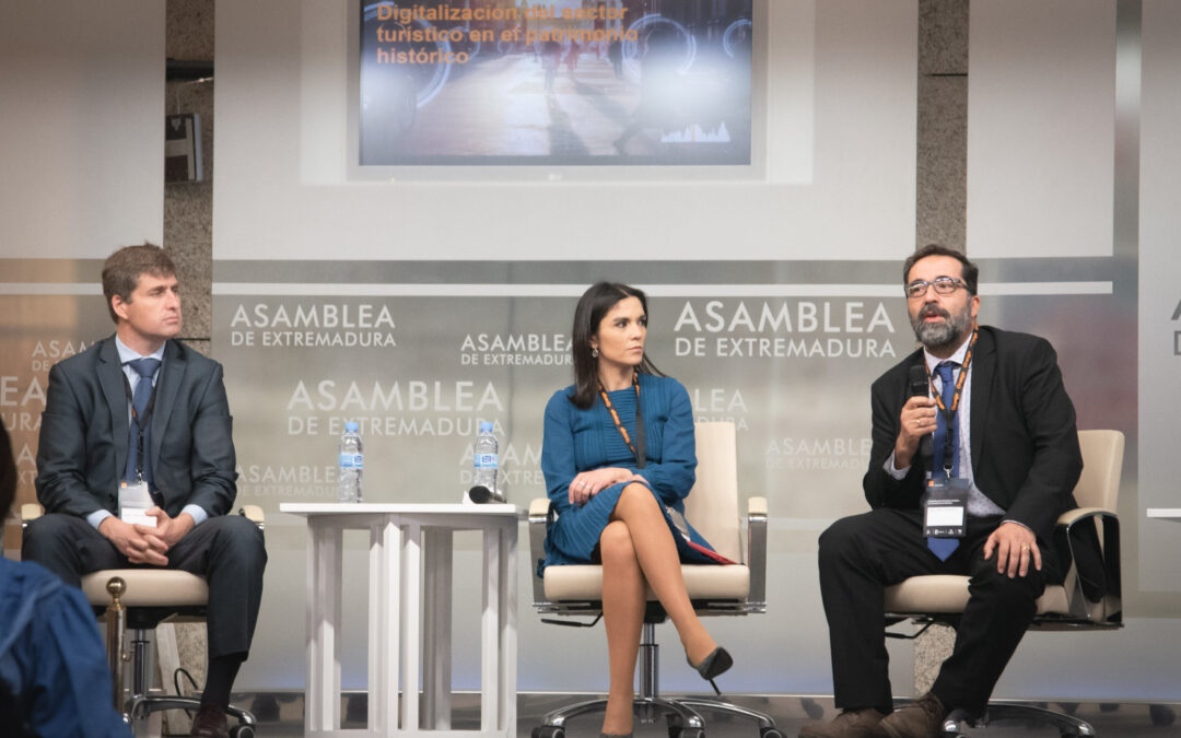 El Ayuntamiento de Mérida, junto con Orange, impulsa el debate sobre el futuro del sector turístico en municipios con Patrimonio Histórico en Mérida
