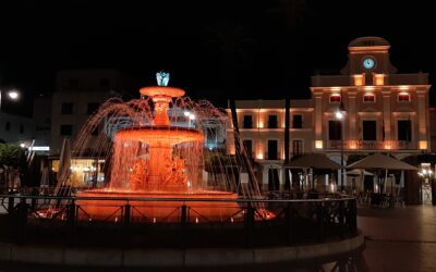 Los principales monumentos, la fuente de la Plaza y la fachada del ayuntamiento se iluminan mañana en colores verde y naranja por el Día Nacional de la Fibrosis Quística
