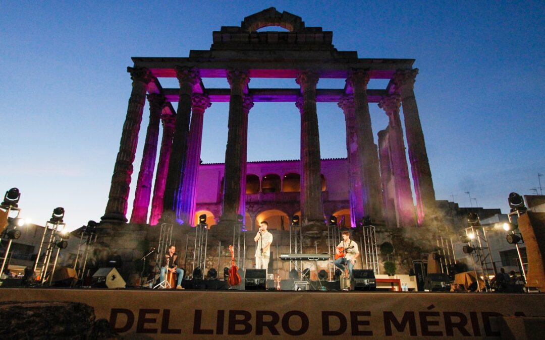 La Feria del Libro tendrá cada día actuaciones con músicos como Luis Pastor, Sergio Cepeda, La Barca o el espectáculo Escuchando entre líneas