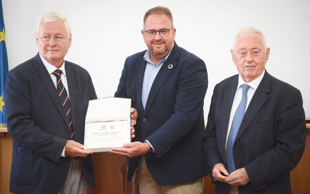 El Ayuntamiento homenajea al arqueólogo Walter Trillmich, “nuestro mejor embajador” en palabras del Alcalde