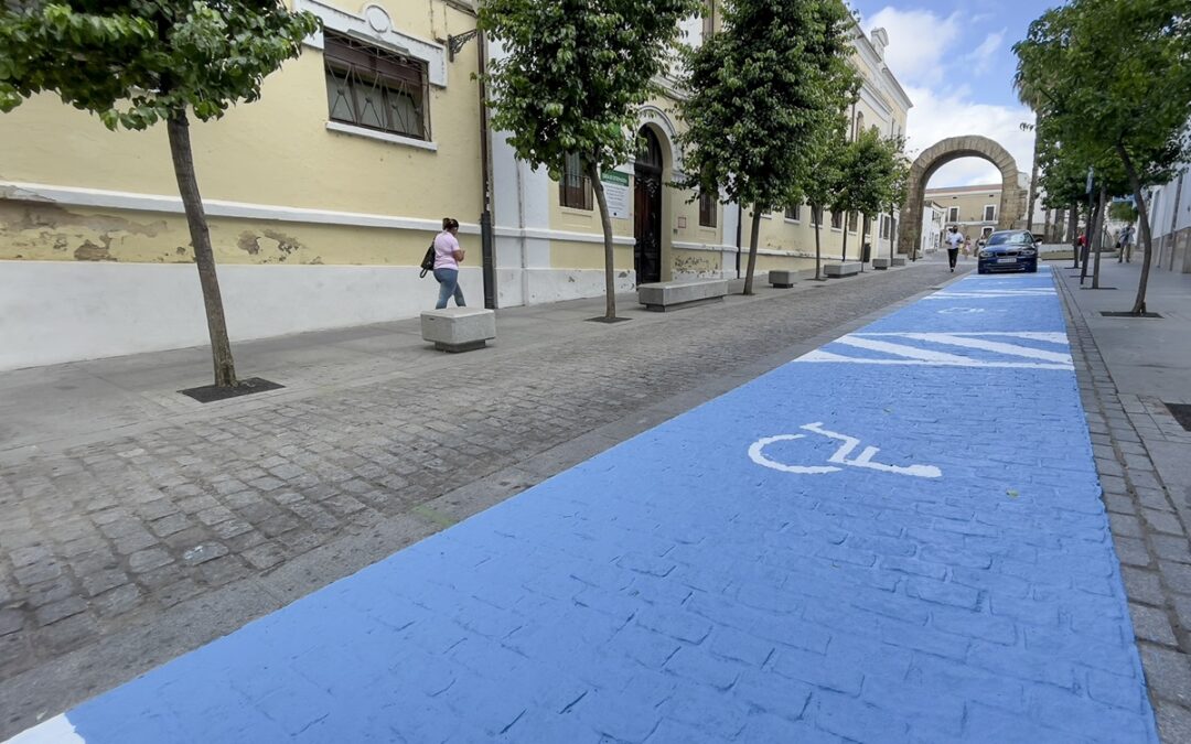 Concluye la señalización de las nuevas plazas de movilidad reducida en la calle Trajano